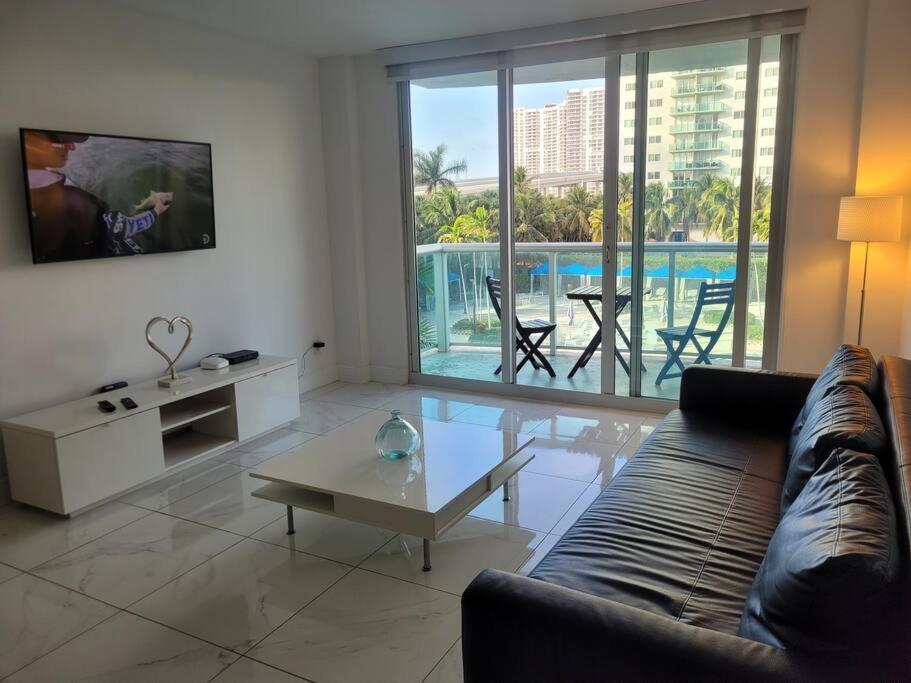 Modern 1 Bedroom Condo, Steps From Beach, Free Parking! Golden Beach Exterior foto